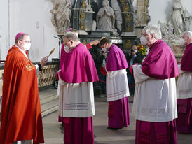 Abschlussvesper der Bischofskonferenz mit Spendung des Bonifatiussegens (Foto: Karl-Franz Thiede)